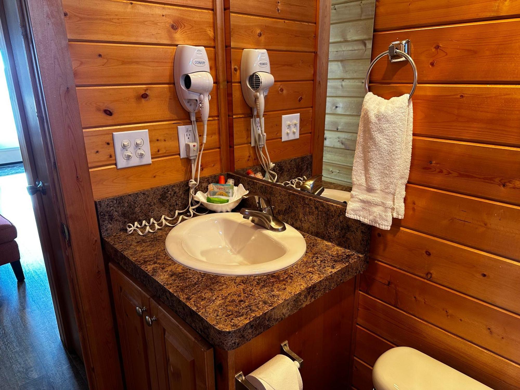 Westport Marina Cottages Экстерьер фото